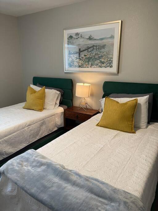 The Mary Lou - 2 Bedroom Apt In Quilt Town, Usa Hamilton Экстерьер фото